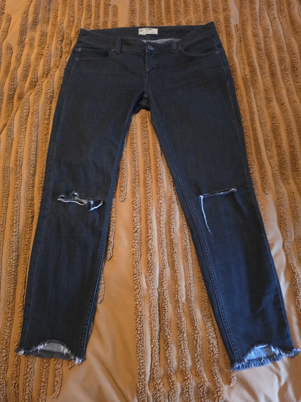 Free People Distressed Knee Ripped Frayed Step Hem Skinny Jeans